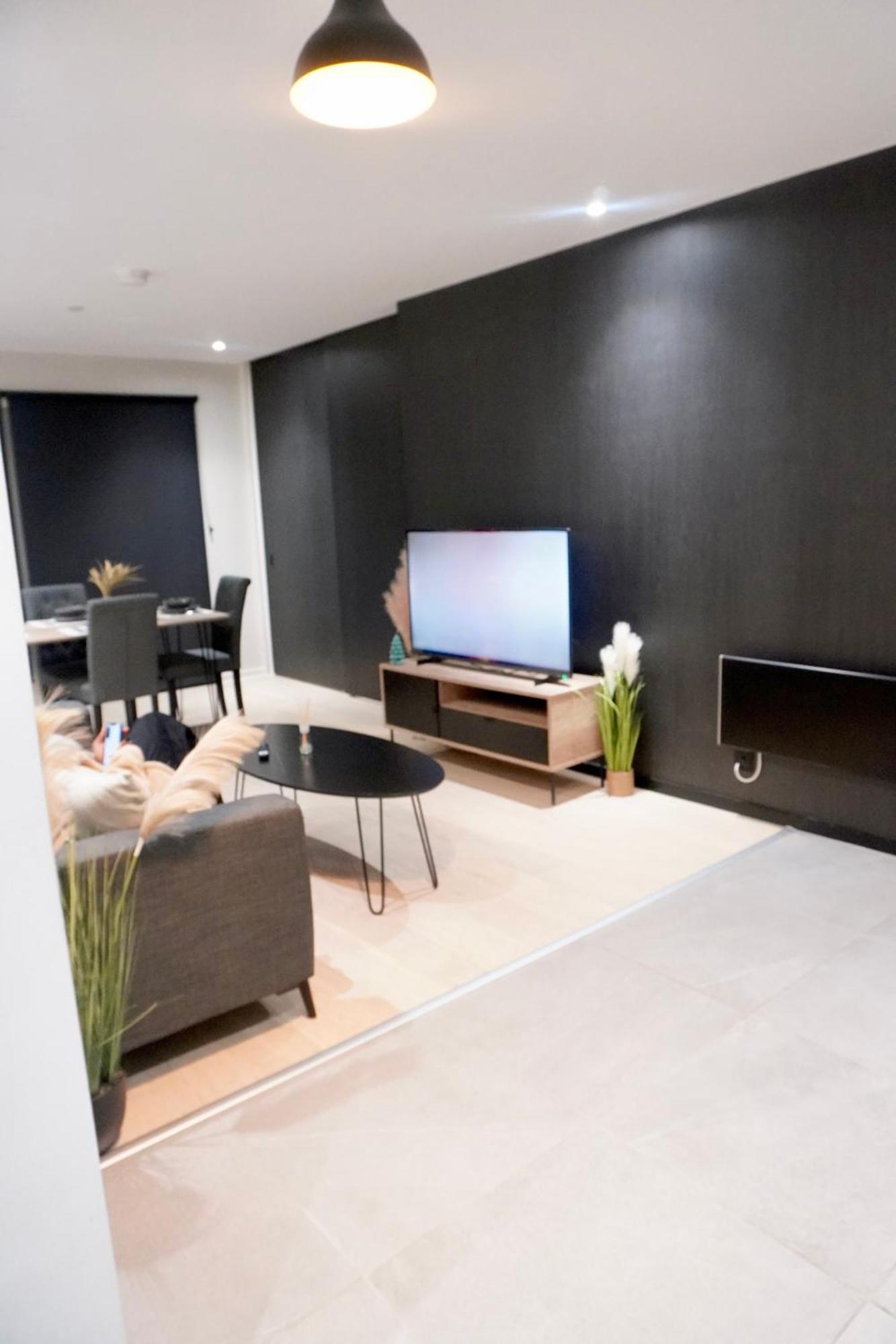 Central Manchester Luxury 2 Bed Apartment With Balcony Bagian luar foto
