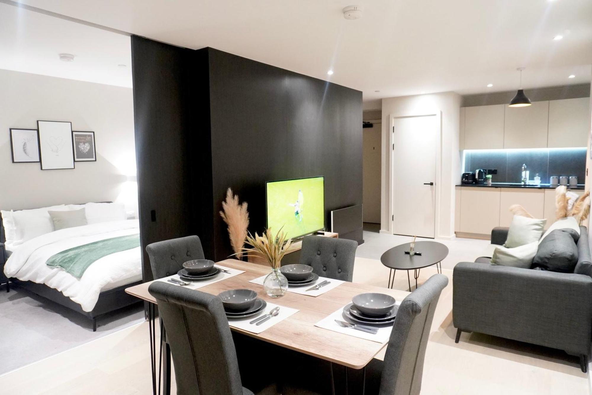 Central Manchester Luxury 2 Bed Apartment With Balcony Bagian luar foto