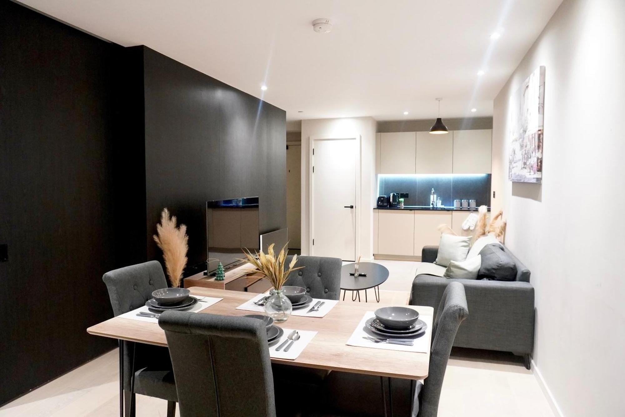 Central Manchester Luxury 2 Bed Apartment With Balcony Bagian luar foto