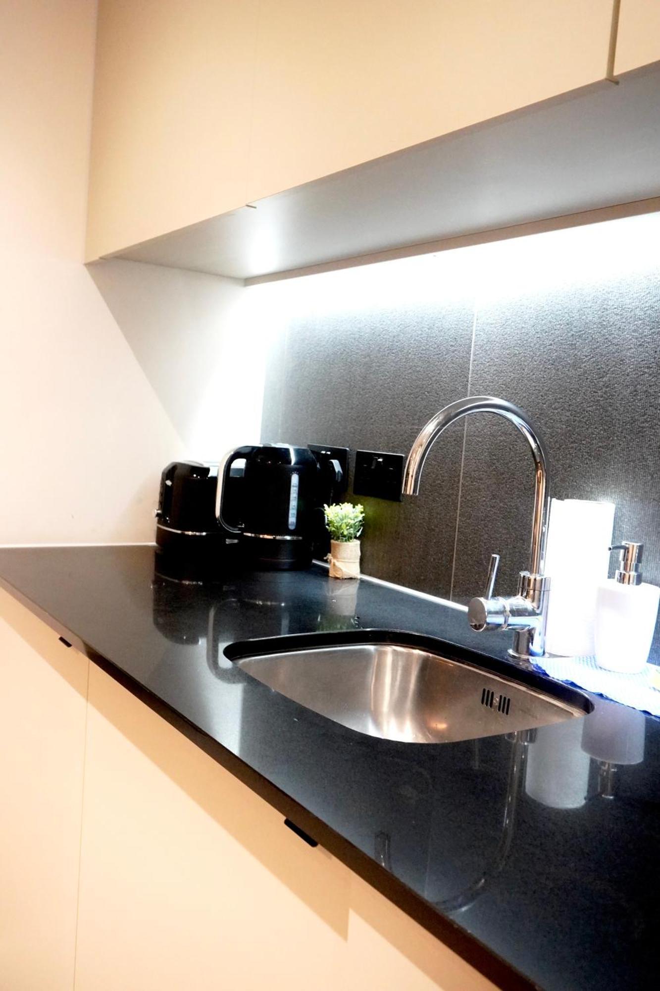 Central Manchester Luxury 2 Bed Apartment With Balcony Bagian luar foto