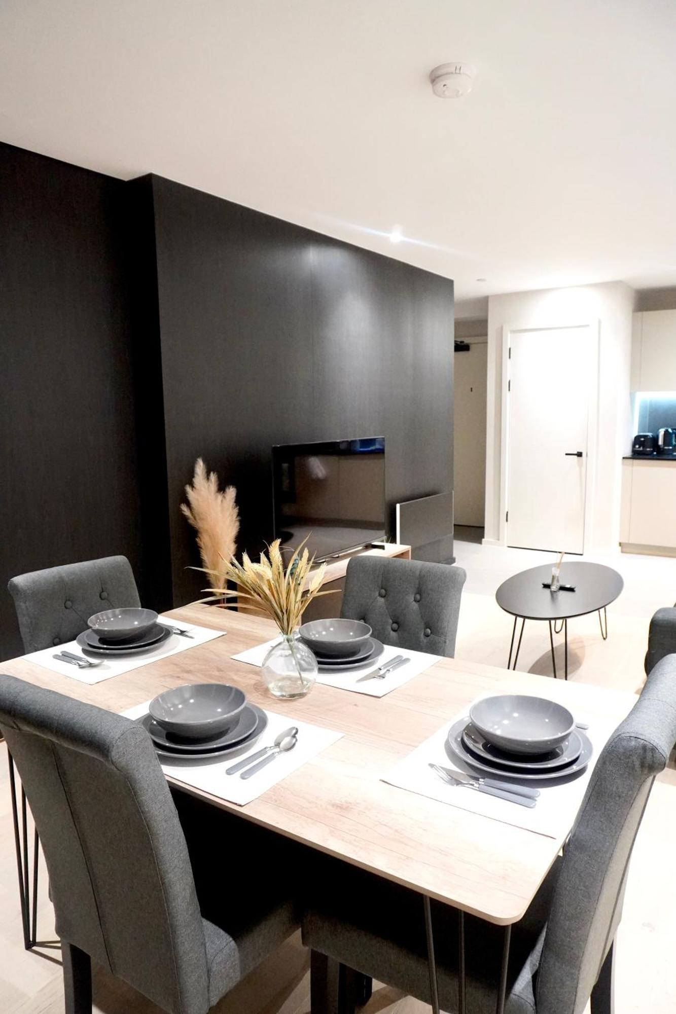 Central Manchester Luxury 2 Bed Apartment With Balcony Bagian luar foto