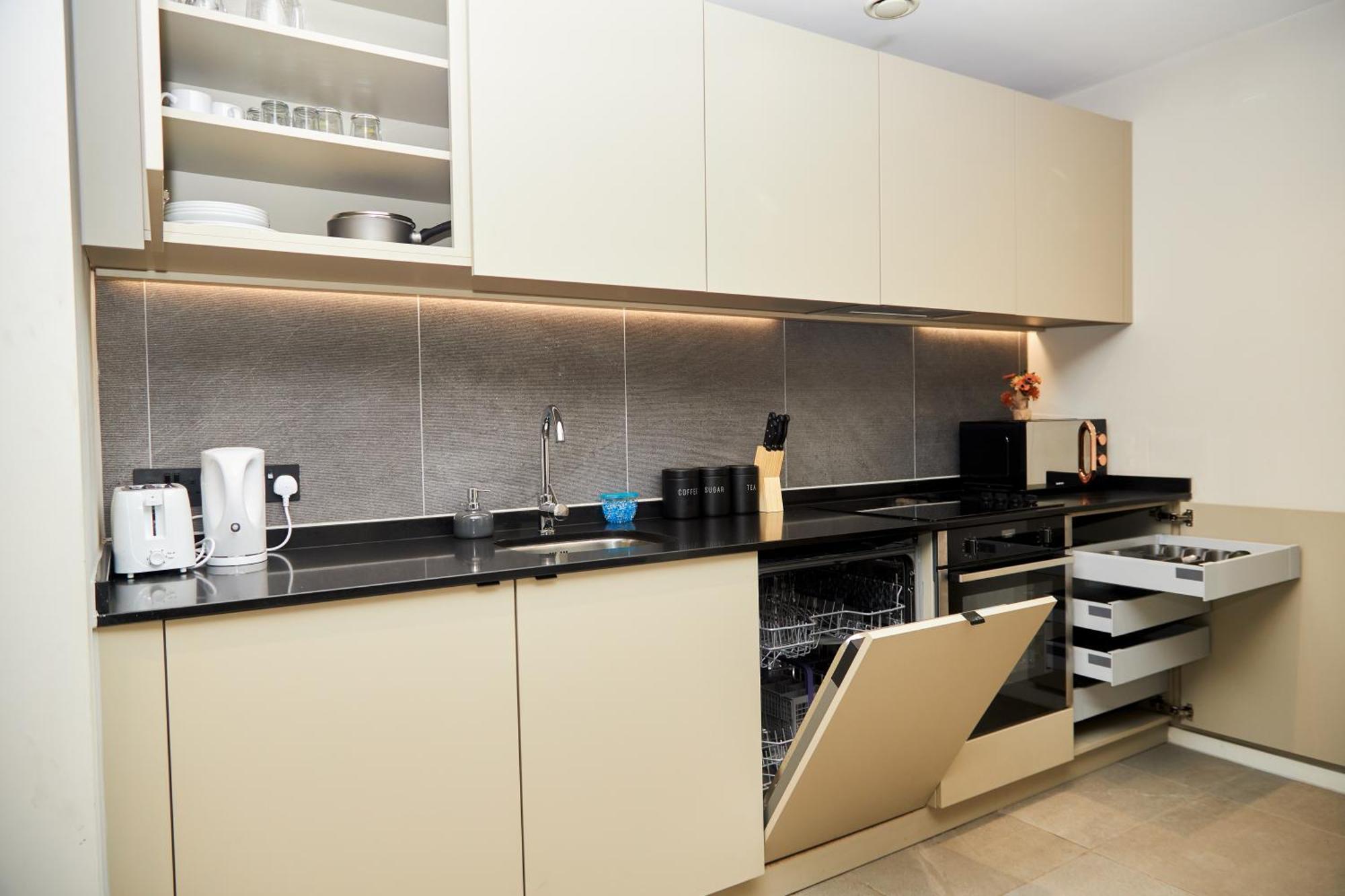 Central Manchester Luxury 2 Bed Apartment With Balcony Bagian luar foto